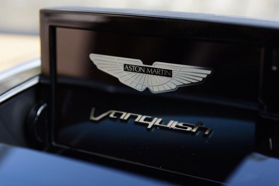 Детали интерьера Aston Martin Vanquish 2012 года  (WW) (фото 89 из 167)